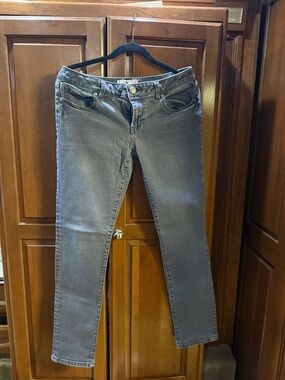 CAbi Women’s Boyfriend Jeans in Faded Gray